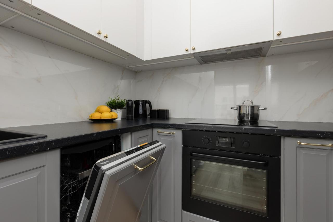 Stylish Apartment Kolejowa & Parking & Balcony By Noclegi Renters Varsavia Esterno foto
