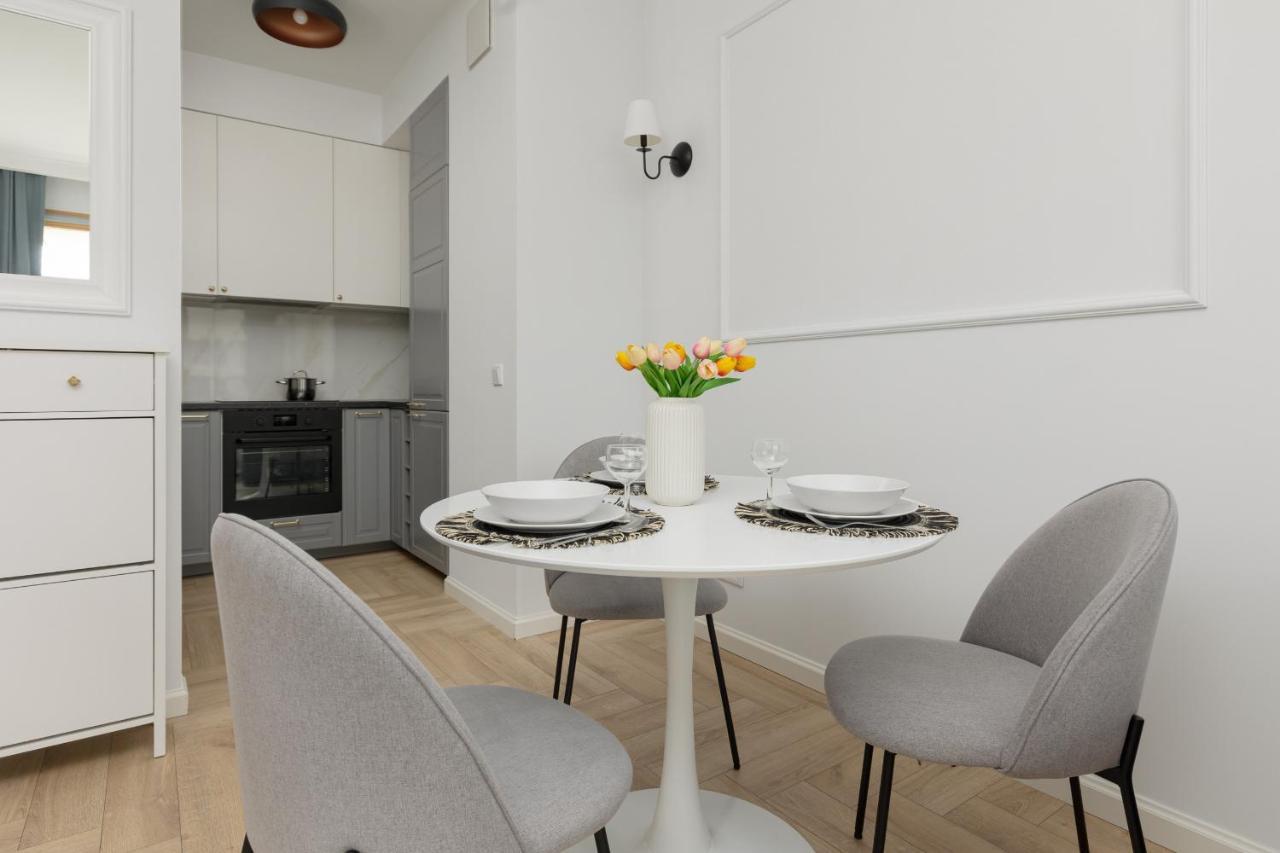 Stylish Apartment Kolejowa & Parking & Balcony By Noclegi Renters Varsavia Esterno foto