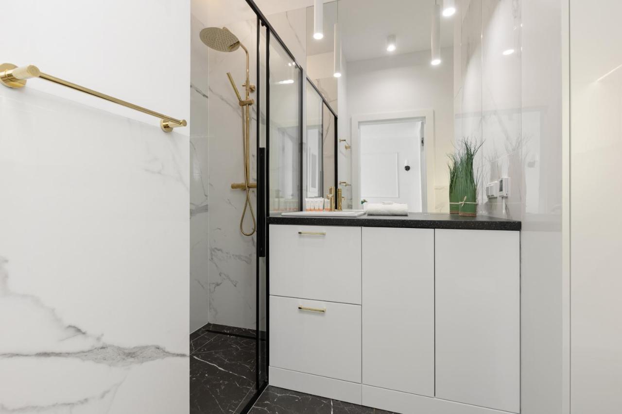 Stylish Apartment Kolejowa & Parking & Balcony By Noclegi Renters Varsavia Esterno foto