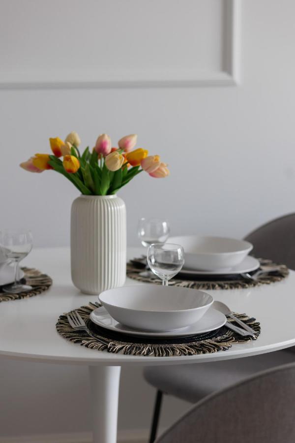 Stylish Apartment Kolejowa & Parking & Balcony By Noclegi Renters Varsavia Esterno foto